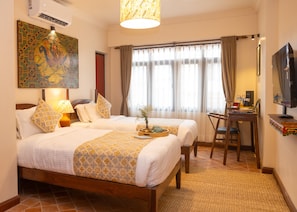 Premium bedding, pillow-top beds, individually decorated - Central Courtyard - Heritage Hötel & Artisan Café (Kathmandu)