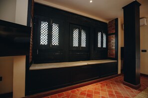 ทราดิชันนัลลอฟท์ | 1 ห้องนอน, เครื่องนอนระดับพรีเมียม, เตียงพร้อมฟูกเสริมที่นอน