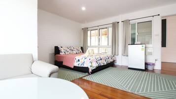 Room, 1 Bedroom, Smoking, Balcony | Living area