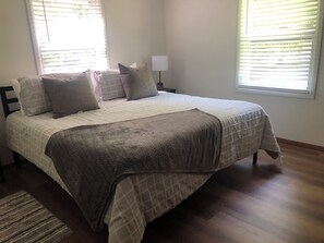 3 bedrooms, desk, iron/ironing board, free WiFi