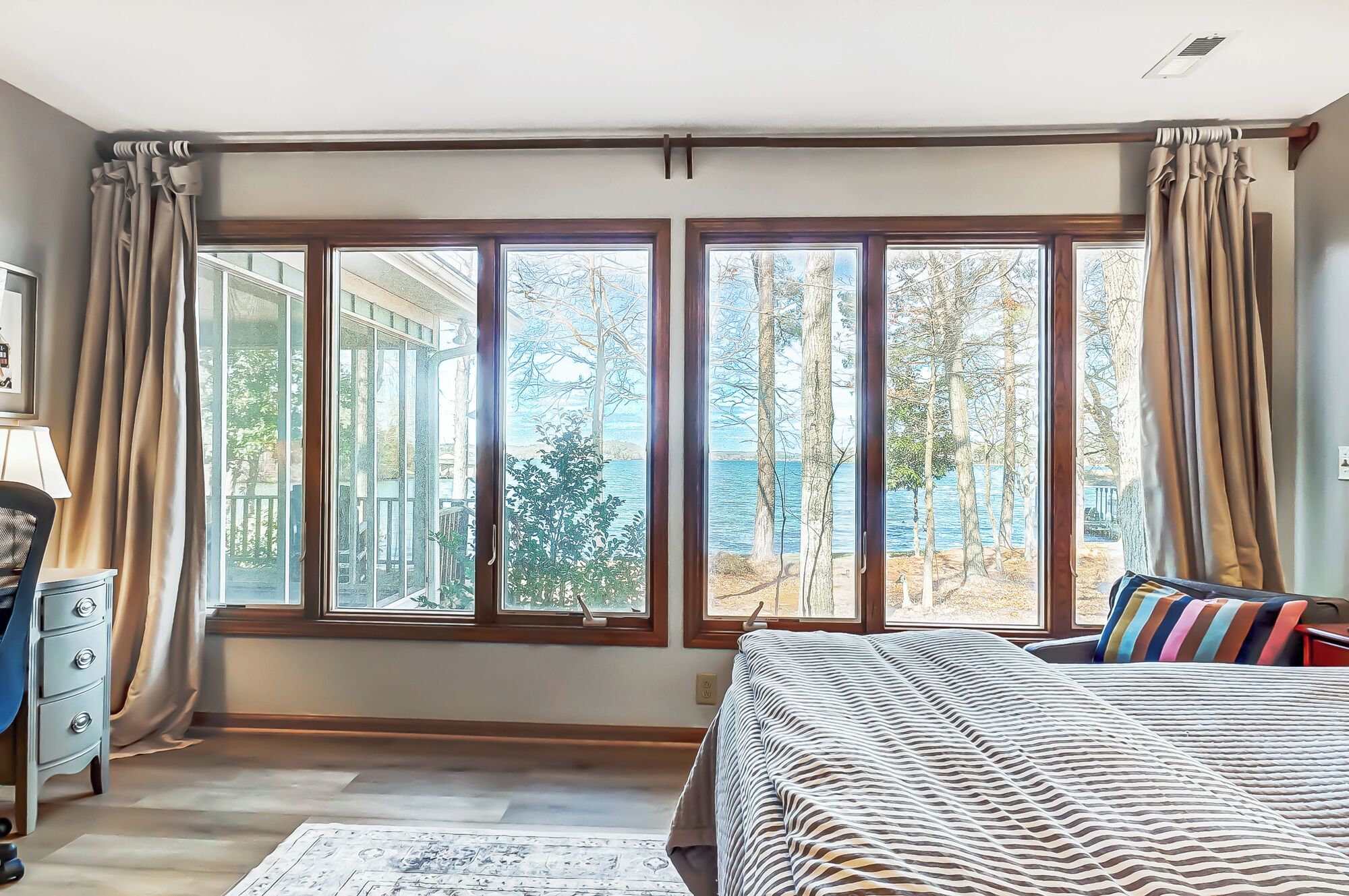 5 camere, una scrivania, ferro/asse da stiro, culla da viaggio