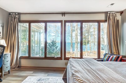 Ultimate Family Lakehouse- wide water views!