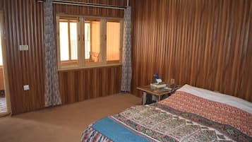 Deluxe Double Room | Iron/ironing board, free WiFi