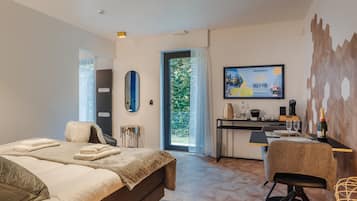 Colchones con pillow-top, escritorio, wifi gratis y ropa de cama