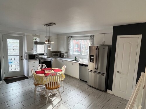 Spacious 2-bedroom apartment in charming Montréal with WiFi, AC, close to Metro