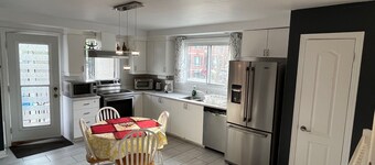 Spacious 3-bedroom apartment in charming Montréal with WiFi, AC, close to Metro