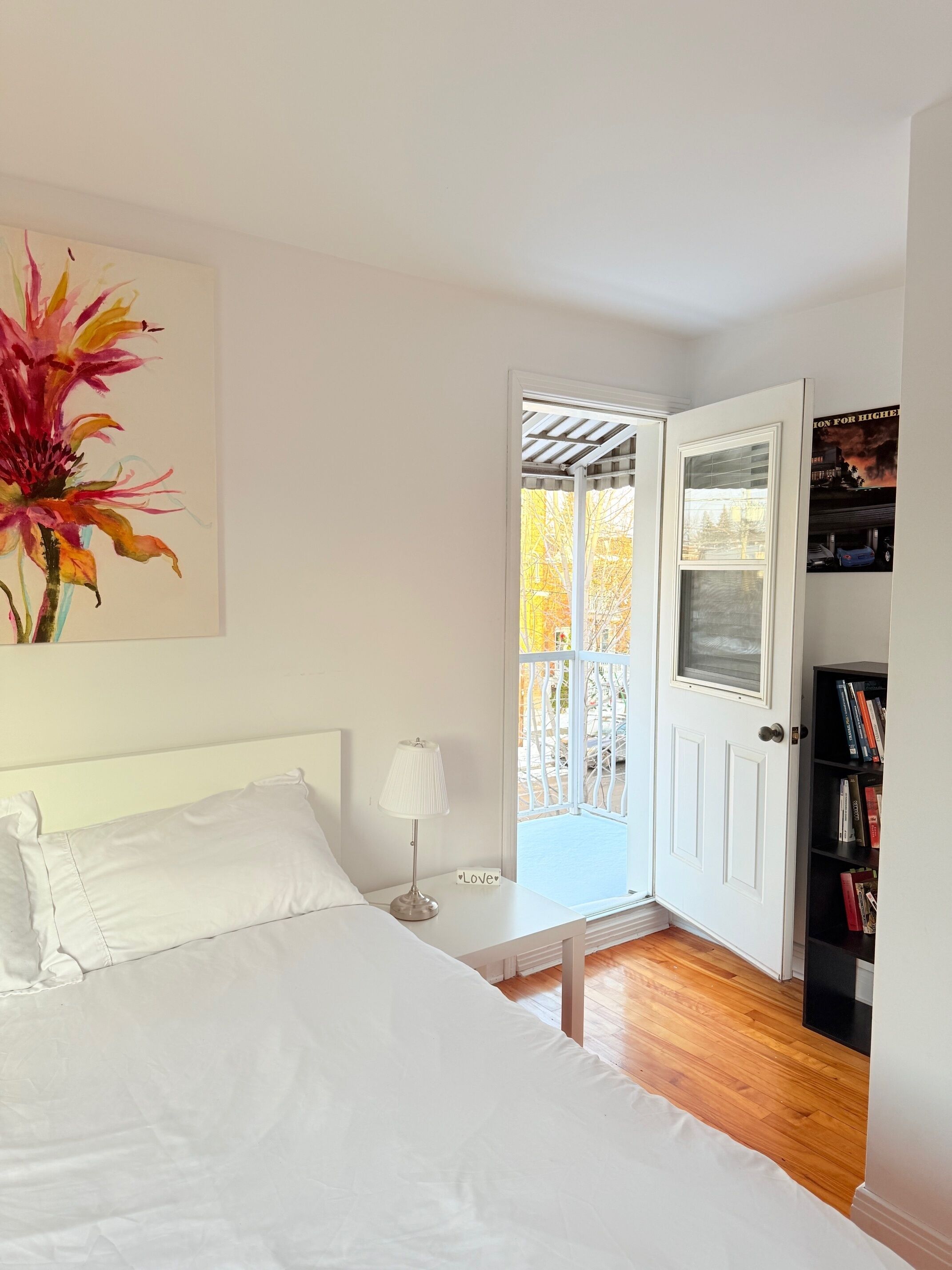 3 bedrooms, desk, iron/ironing board, travel cot