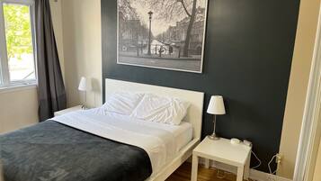 3 bedrooms, desk, iron/ironing board, travel crib