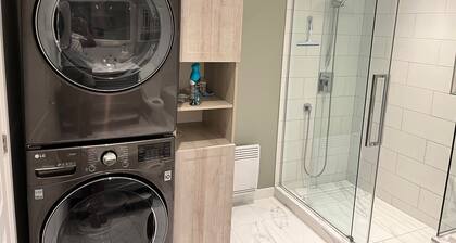 Spacious 3-bedroom apartment in charming Montréal with WiFi, AC, close to Metro