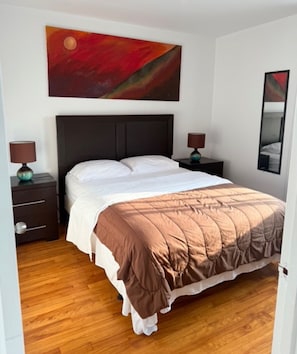 3 bedrooms, desk, iron/ironing board, travel cot - Spacious 3-bedroom apartment in charming Montréal with WiFi, AC, close to Metro (Montréal)