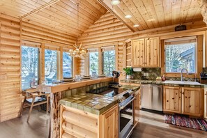 Fridge, microwave, oven, stovetop - Chaparral Cabin Vibes! Private Hot Tub and Sauna! Close DV Slopes and Main! (Park City)