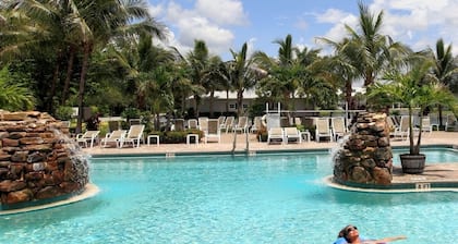 NEW Luxury 3 BR Greenlinks Condo totally remodeled! Sleeps 8!
