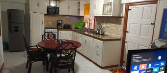 Comfortable Apartment close to Tyrell Bay Marina