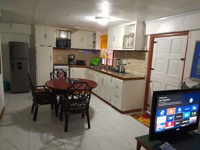 Comfortable Apartment close to Tyrell Bay Marina