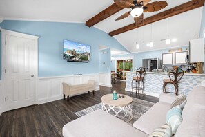 スマートテレビ、暖炉、PC モニター