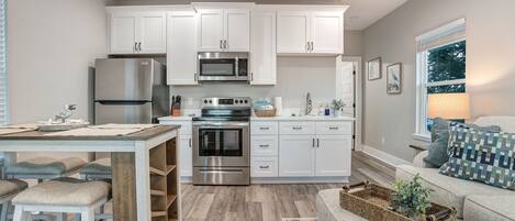 Refrigerador, microondas, horno, placa de cocina