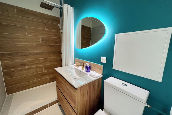 Free toiletries, hair dryer