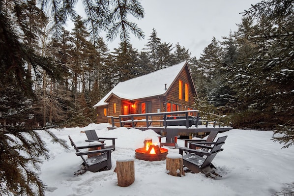 Property grounds - Kaaterskill Retreat~Hot Tub~Fire Pit~Hiking~BBQ (Tannersville)