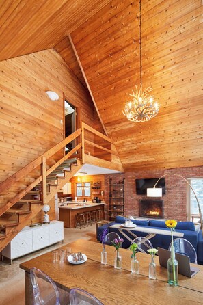 Interior - Kaaterskill Retreat~Hot Tub~Fire Pit~Hiking~BBQ (Tannersville)