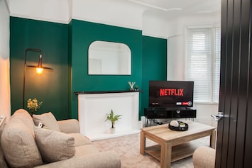 Living Room / Lounge