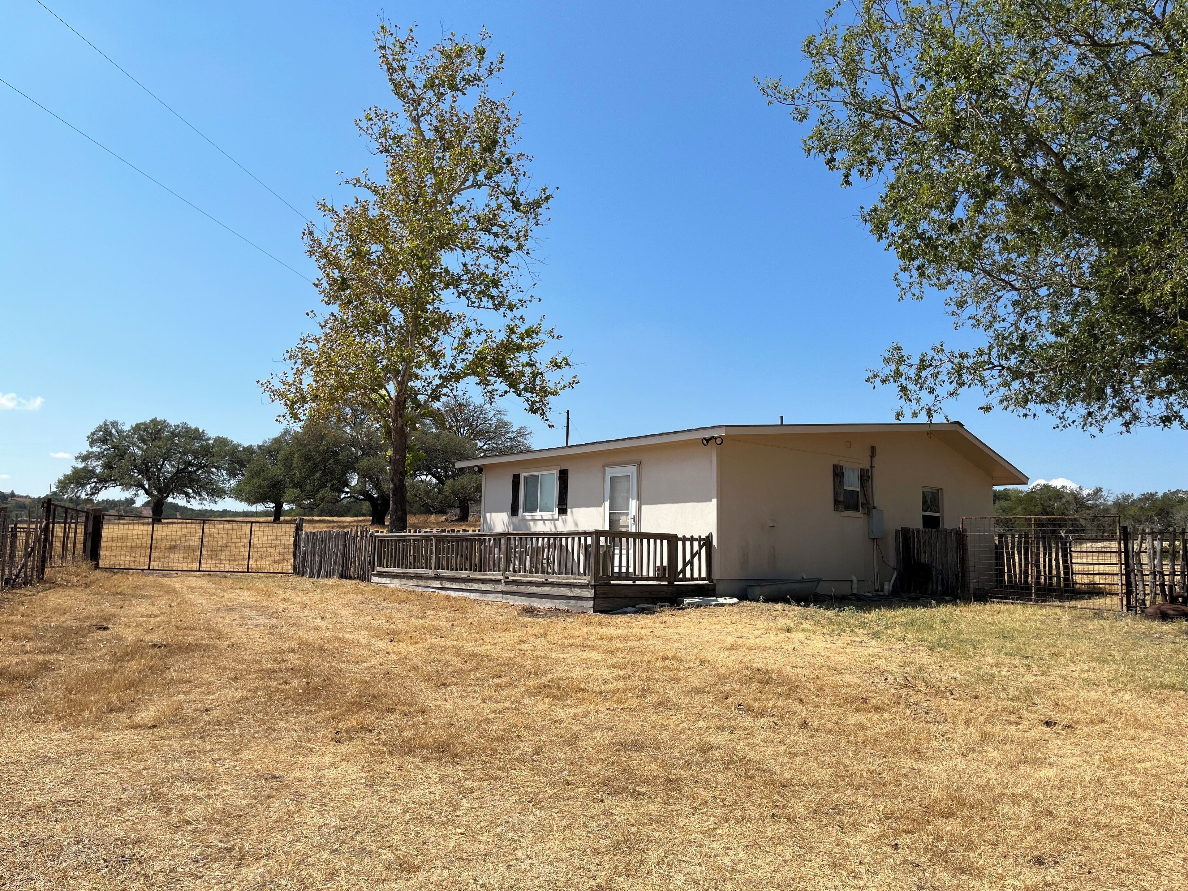 Texas Hill Country Cabin - perfect spot to view the eclipse!