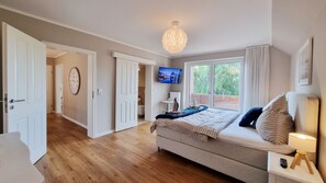 3 bedrooms, travel cot, free WiFi, bed sheets