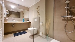 Hair dryer, towels - Luxury vacation home Küstenhuus in California 50m to the Baltic Sea with sauna and enclosed (Schönberg)