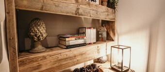 A cottage that sleeps 2 guests in 1 bedroom