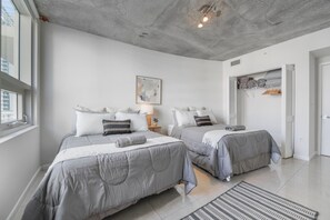 Apartamento luxo | 2 quartos, roupas de cama premium, cortinas blackout, Wi-Fi de cortesia