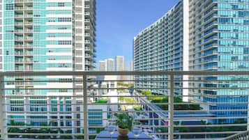 Deluxe Apartment | Balcony