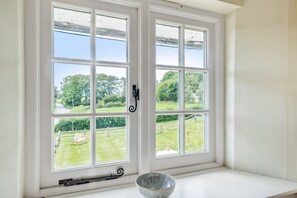 Interior - Crumpet Cottage  -  sleeps 4 guests  in 2 bedrooms (Dorchester)