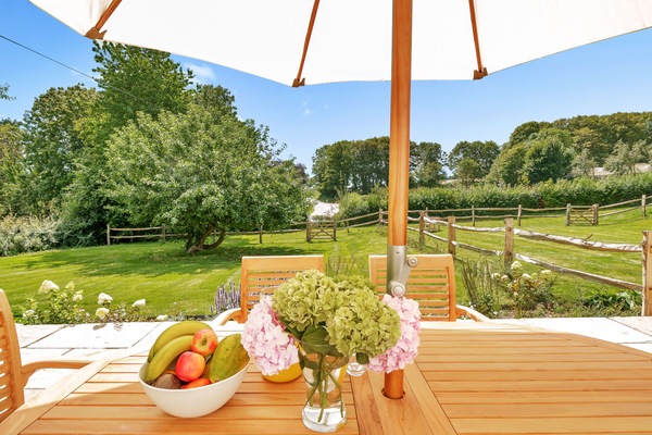 Cosy Cottage, Chebbard, Dorchester: Relax and unwind in this beautiful setting