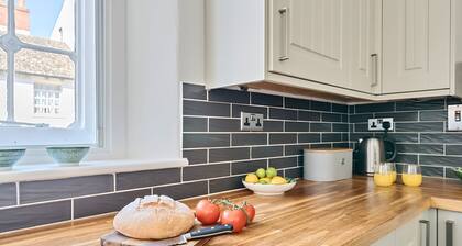The Old Court House - sleeps 4 guests in 2 bedrooms