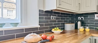 The Old Court House - sleeps 4 guests in 2 bedrooms