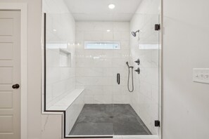 Handtücher, Seife, Toilettenpapier