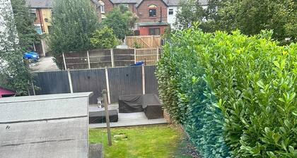 well Equipped house/parking, nr station