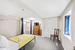 4 bedrooms, iron/ironing board, travel crib, free WiFi