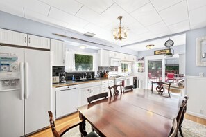 Fridge, microwave, oven, stovetop - Peaceful home in downtown CDA, 4 bed/2 bath!  Enjoy the sun on the private deck! (Coeur d'Alene)