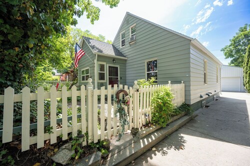 Enjoy the beautiful North Idaho winter at the Ivy Cottage in  Downtown CDA!