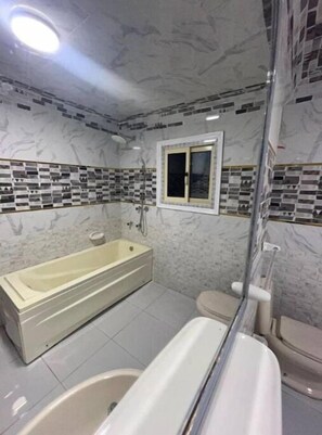 Bruser, hårtørrer, håndklæder, Sæbe