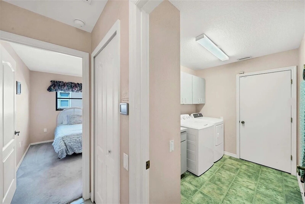 RUM CAY GETAWAY: South facing waterfront home, private pool/spa, bar ...