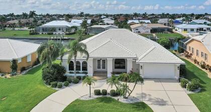 RUM CAY GETAWAY: South facing waterfront home, private pool/spa, bar, and dock.