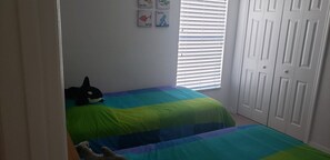 4 bedrooms, iron/ironing board, travel crib, WiFi - Beautiful 4/3 Pool Home FREE Spa Heat (Clermont)
