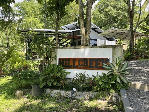 Property grounds - Hillcreek's Studio Bliss Haven (Murcia, Negross Occidental)