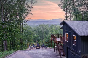 Terrace/patio - View, Fire Pit, Hot Tub! King Beds (Blue Ridge)