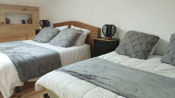 2 dormitorios, tabla de planchar con plancha, wifi gratis y ropa de cama