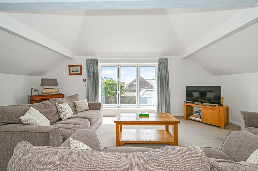 Marine House By Inspirestays.com - A Cottage That Sleeps 9 Guests In 5 Bedrooms - West Wittering