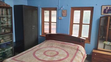 2 bedrooms, bed sheets