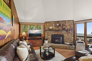 Smart-TV, peis og bøker