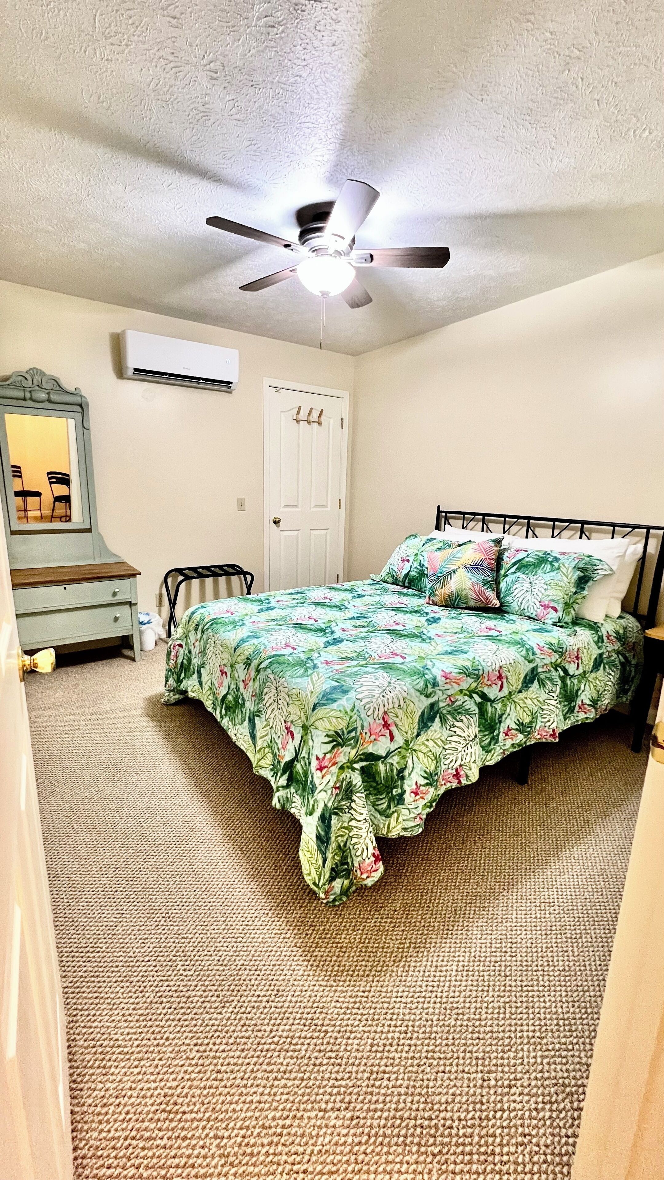 2 bedrooms, travel cot, WiFi, bed sheets
